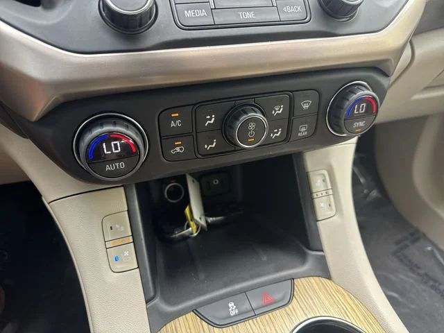 Used 2018 White GMC Denali image 26