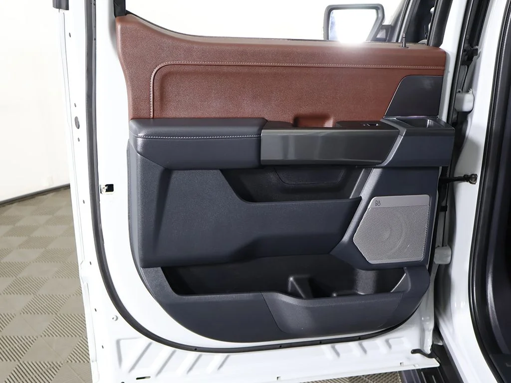 Used 2023 Avalanche Gray Ford Lariat image 31