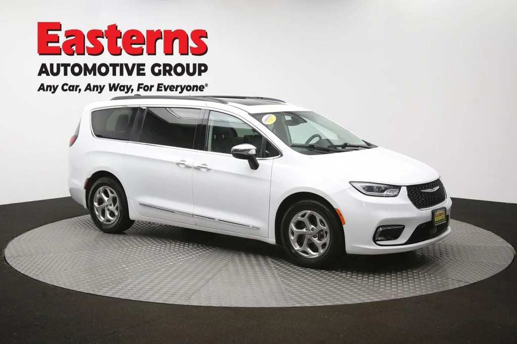 Used 2023 White Chrysler Limited image 51