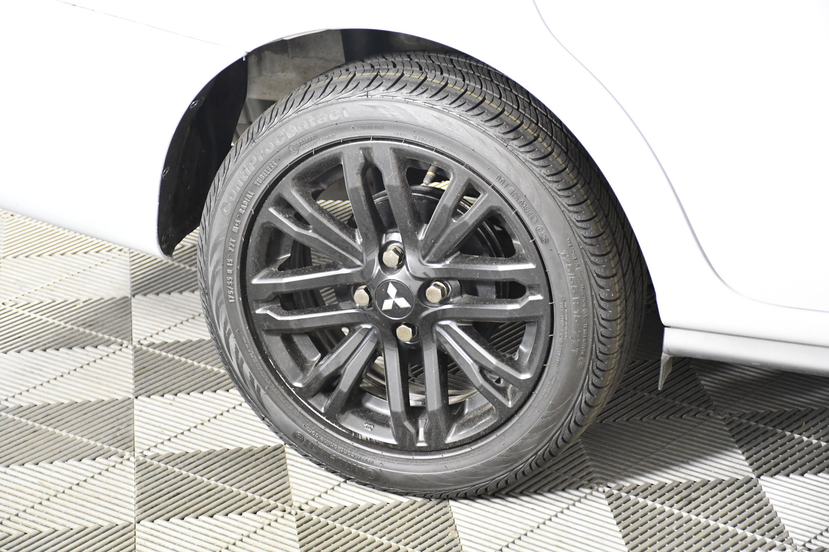 Used 2022 White Mitsubishi Black Edition image 51