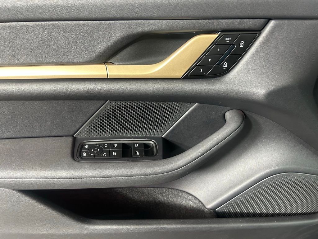 2025 Porsche Taycan S - Photo 23