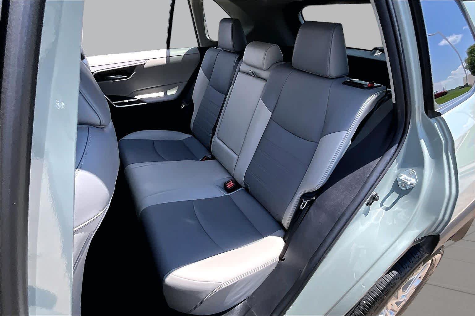 Used 2020 Lunar Rock Toyota XLE Premium image 20