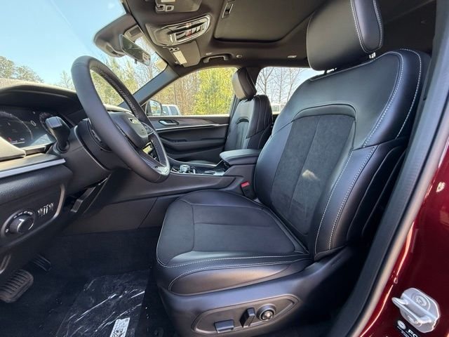 New 2026 Velvet Red Pearl-Coat Exterior Paint Jeep Laredo image 10