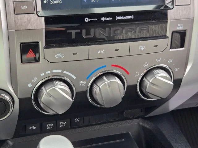 Used 2020 White Toyota SR5 image 27