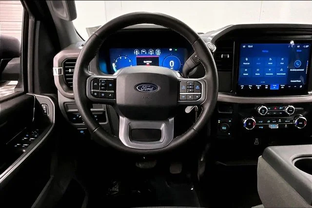 Used 2025 Agate Black Metallic Ford XLT image 6