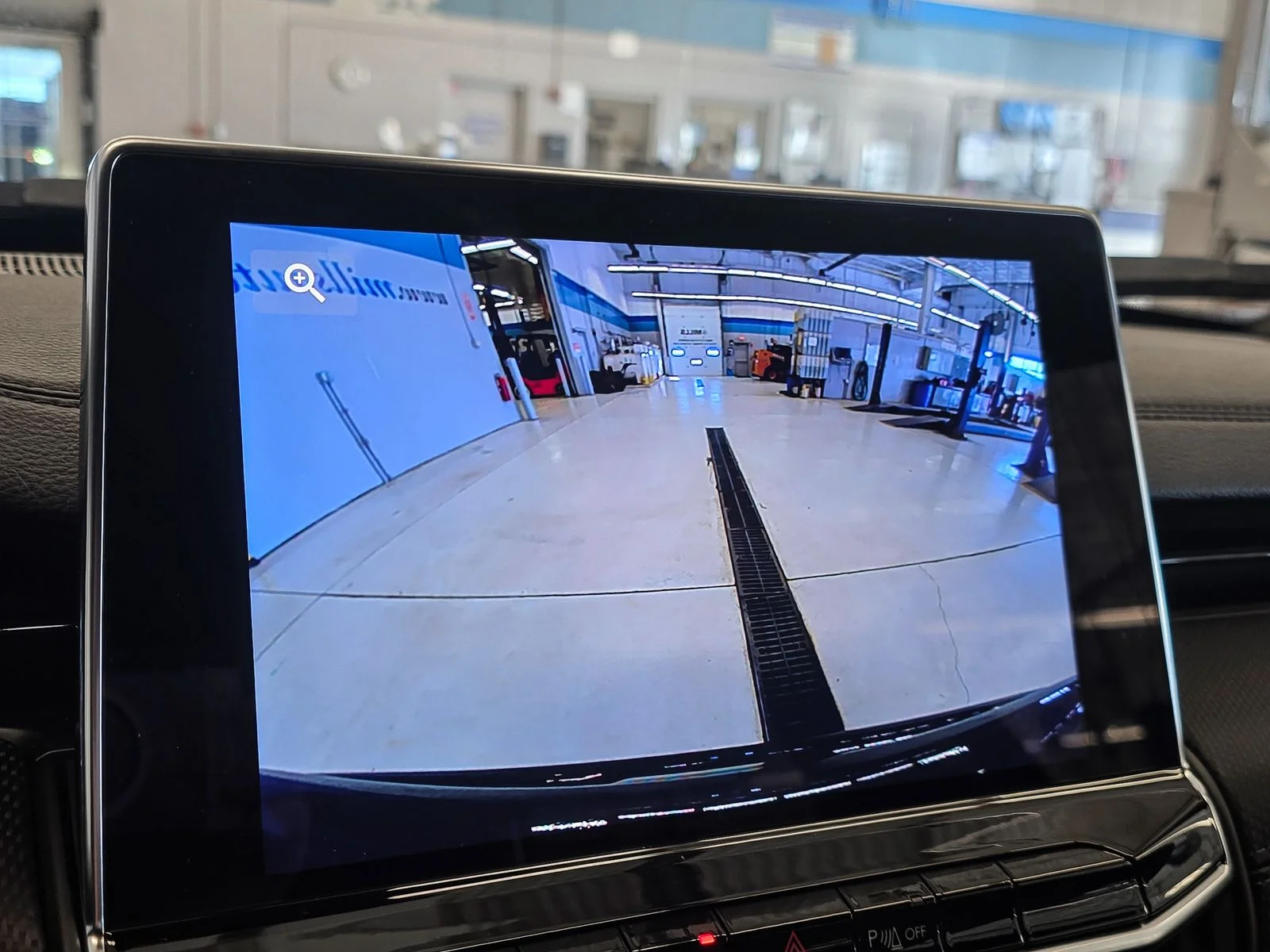 New 2026 Diamond Black Crystal Pearl-Coat Exterior Paint Jeep Limited image 40