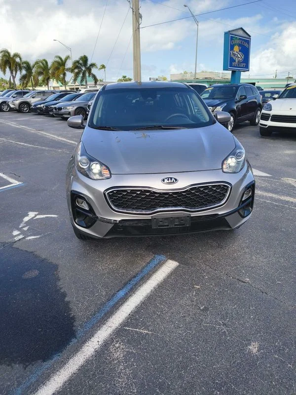 Used 2022  Kia LX image 7