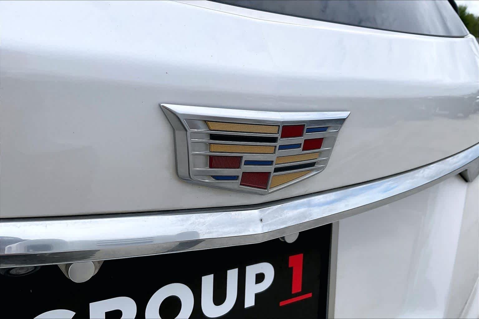 Used 2018 Crystal White Tricoat Cadillac Luxury FWD image 31