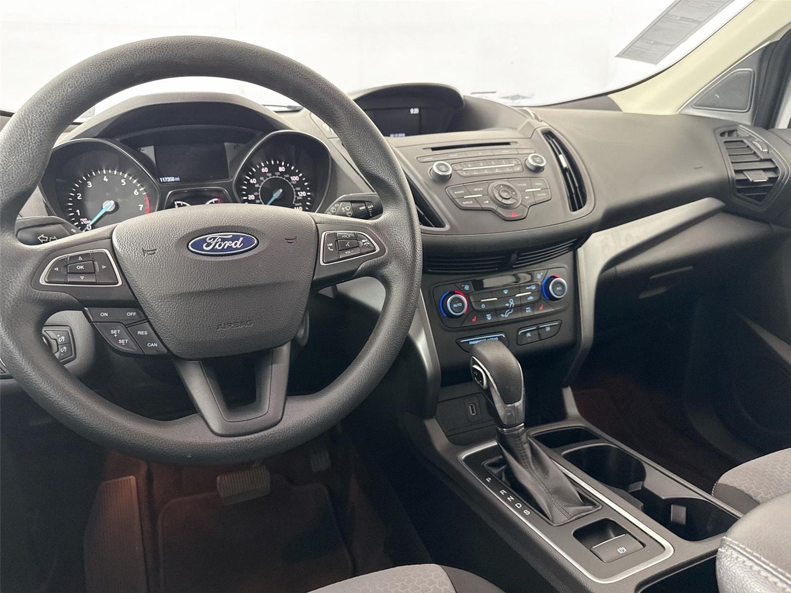 Used 2018 Ingot Silver Ford SE image 29