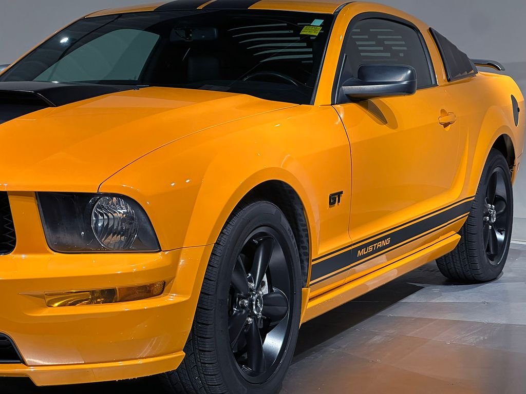 Used 2007 Orange Ford  image 17