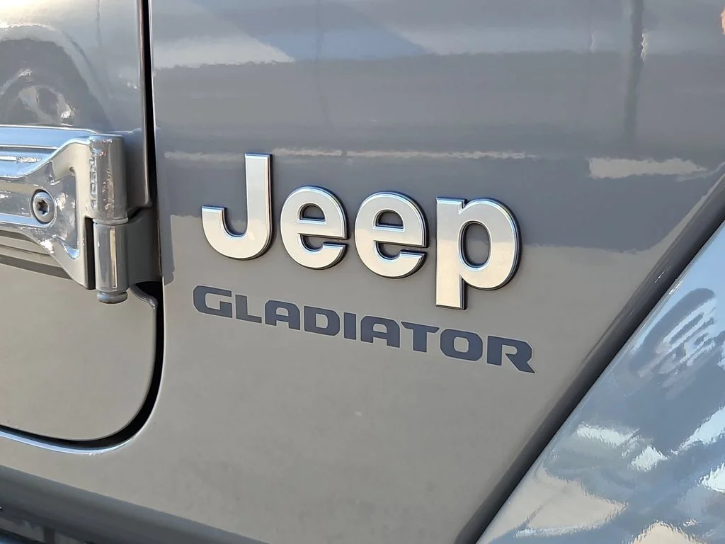 Used 2021 Sting-Gray Clearcoat Jeep Overland image 26