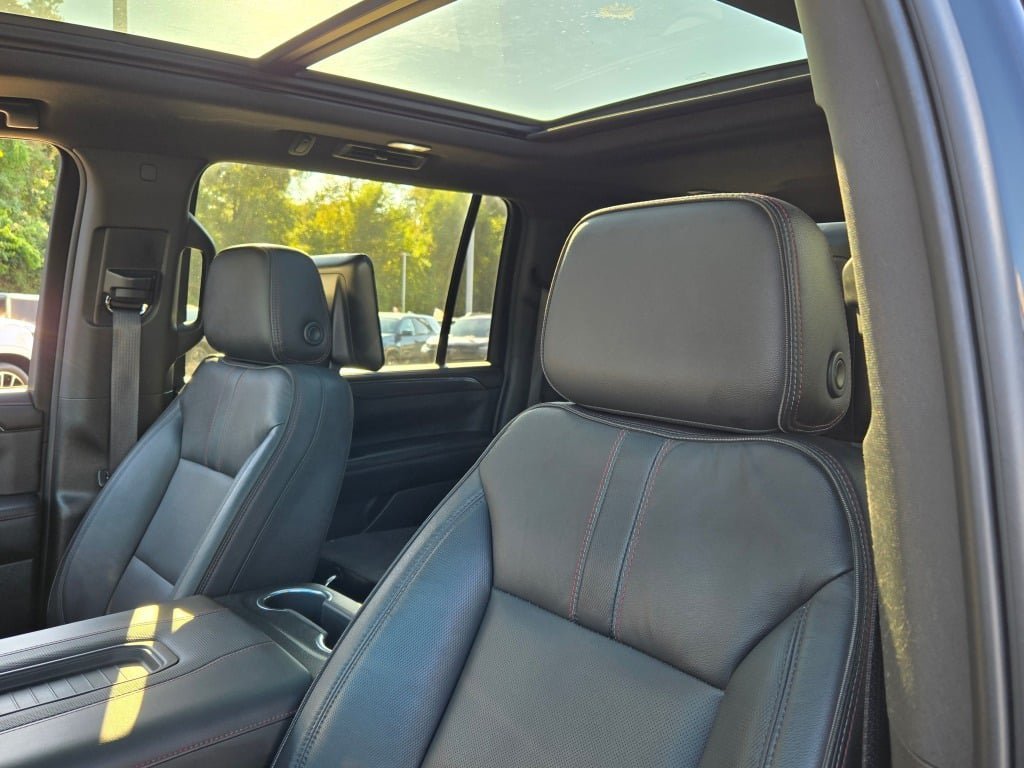 2021 Chevrolet Suburban RST - Photo 26