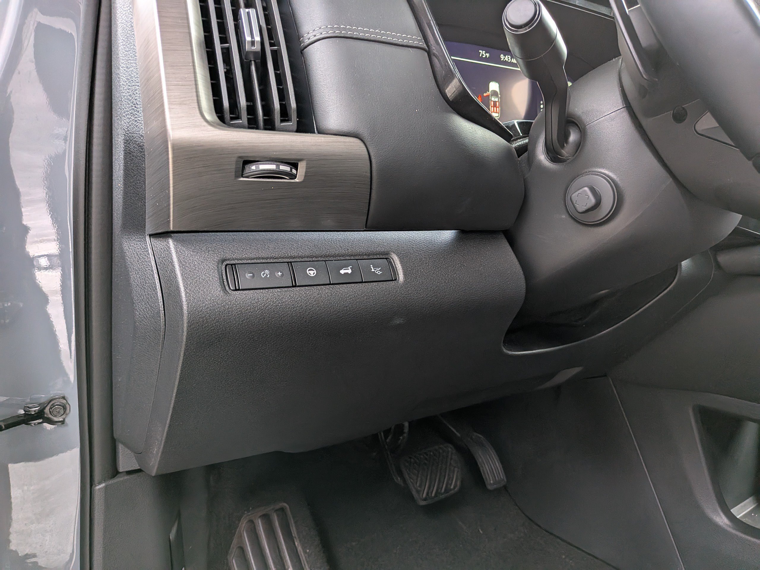 Used 2025 Gray Nissan Platinum image 17