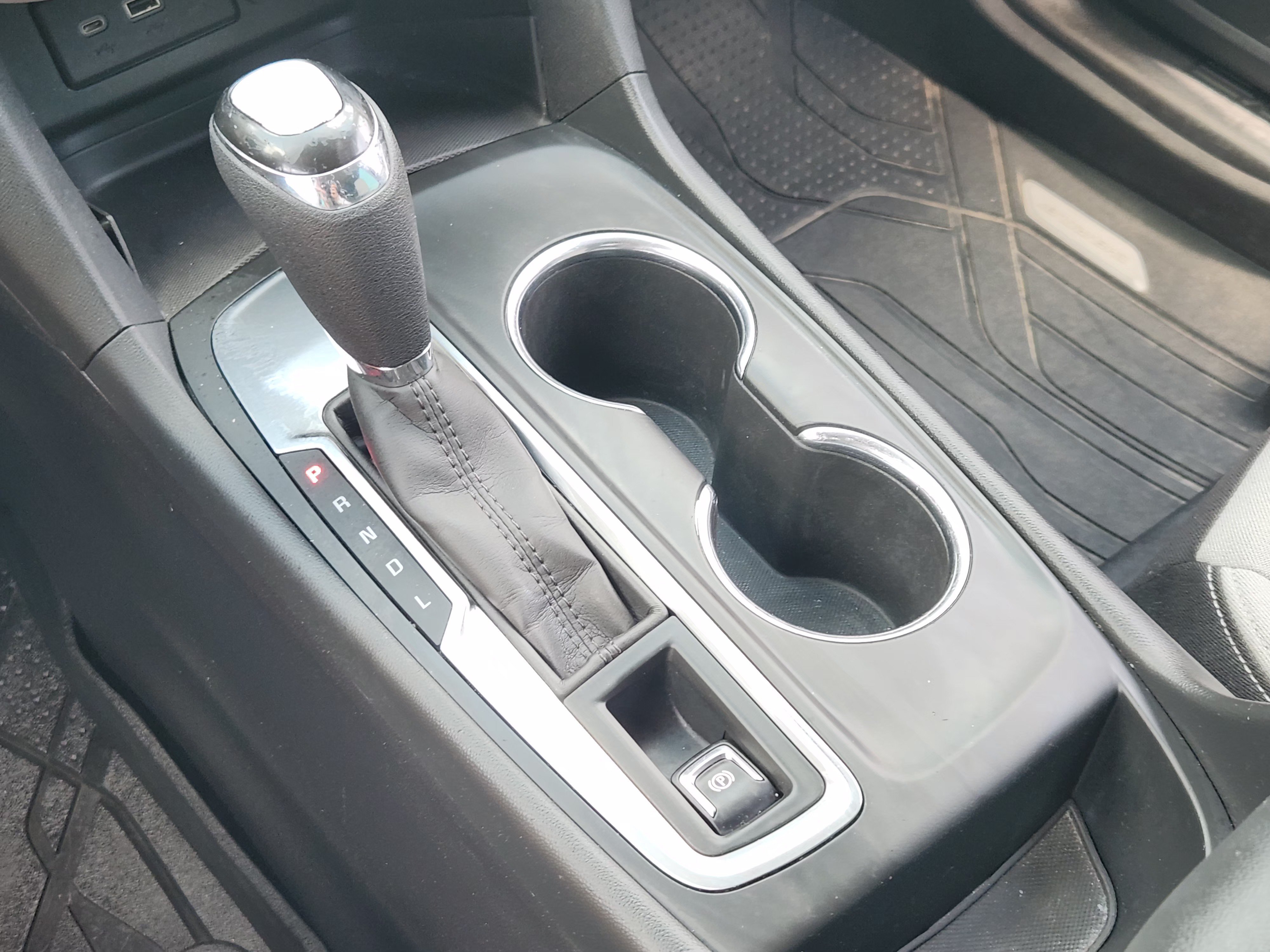 Used 2021 SILVER ICE METALLIC Chevrolet LS image 20
