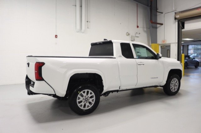 2026 Toyota Tacoma SR5 - Photo 3
