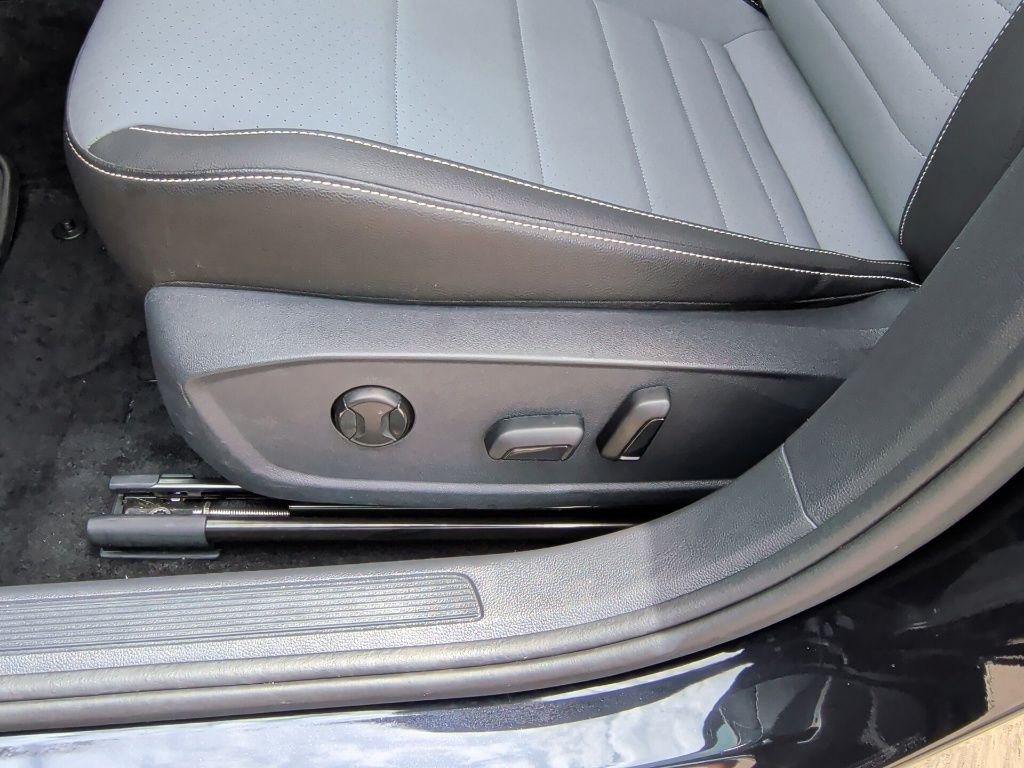 Used 2025  Volkswagen 1.5T SE image 13