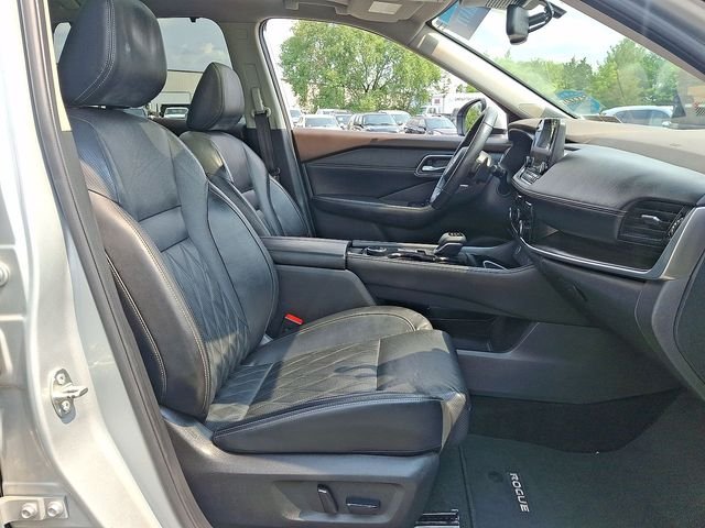 Used 2021 Silver Nissan Platinum image 34