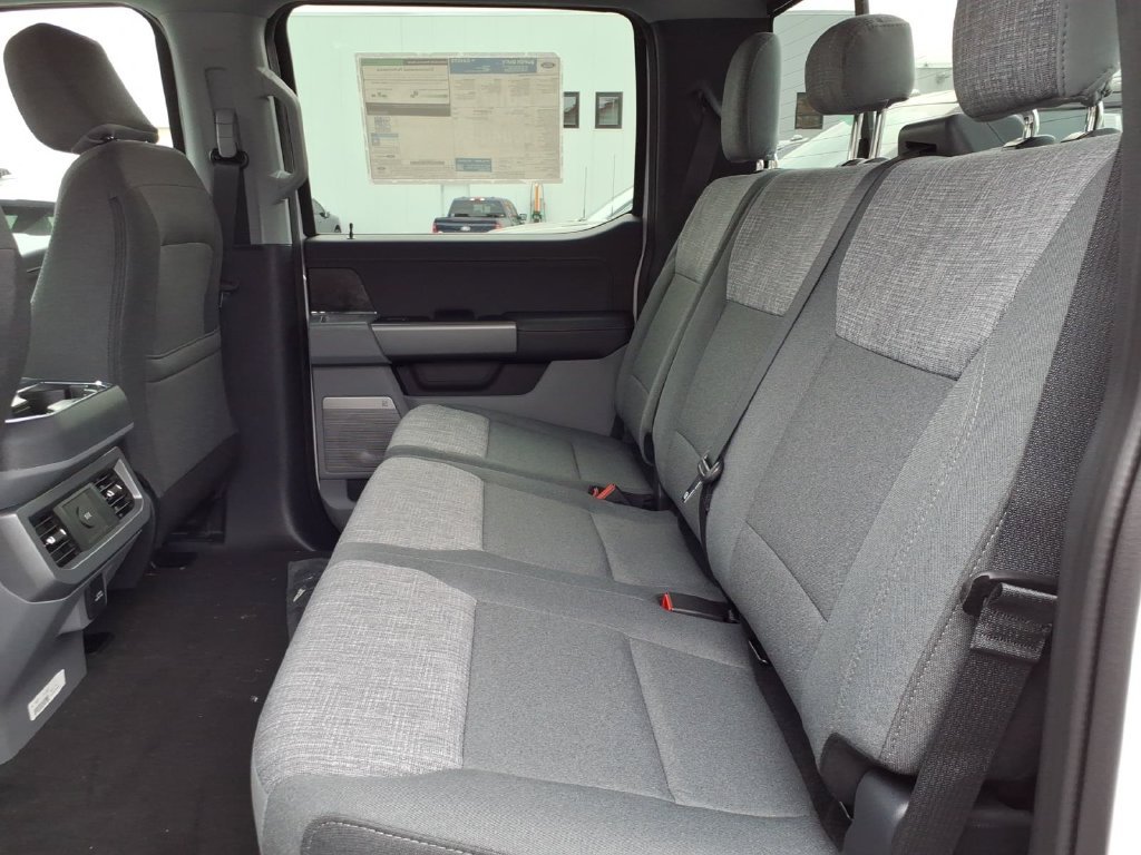 New 2027 Oxford White Ford F-250® XLT image 11