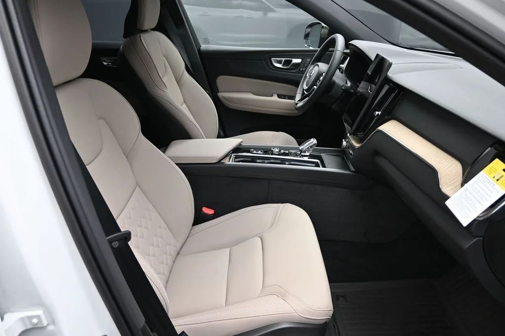 Used 2026 Crystal White Volvo Plus image 21
