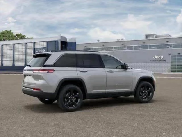 New 2026 Silver Zynith Exterior Paint Jeep Limited image 5