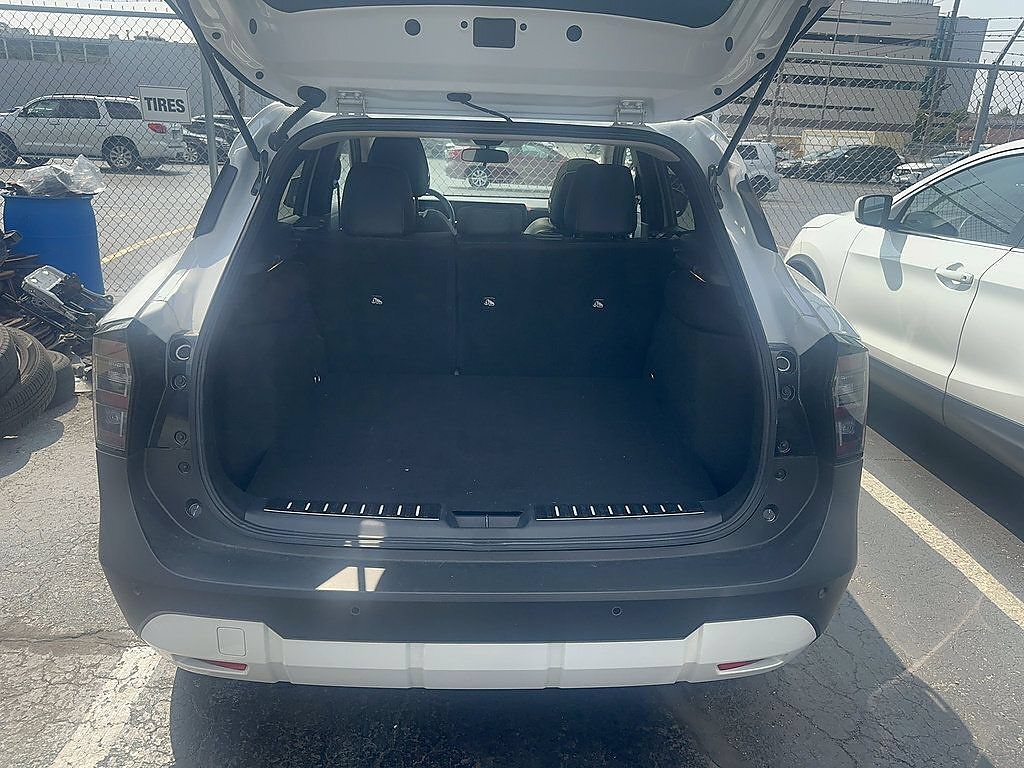 Used 2026 Aspen White TriCoat Nissan SR image 6