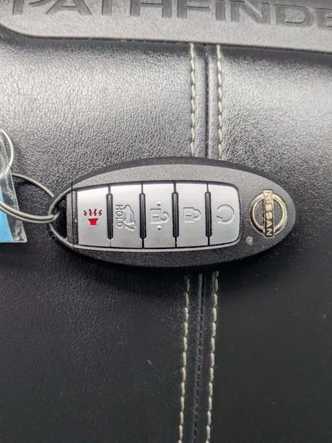 Used 2022 Silver Nissan SL image 35