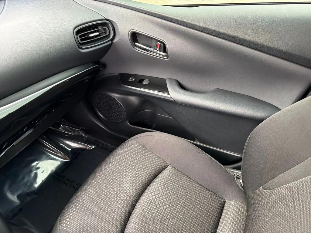 2021 Toyota Prius LE - Photo 27