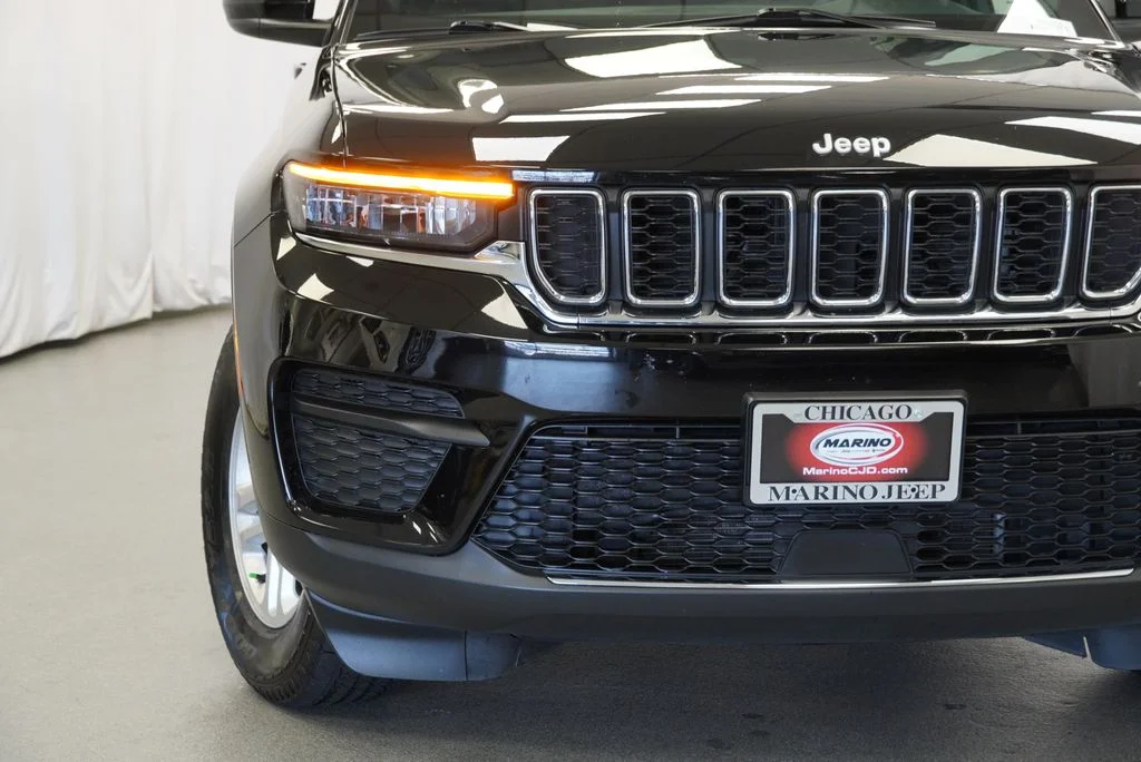 Used 2024 Black Jeep Laredo image 10