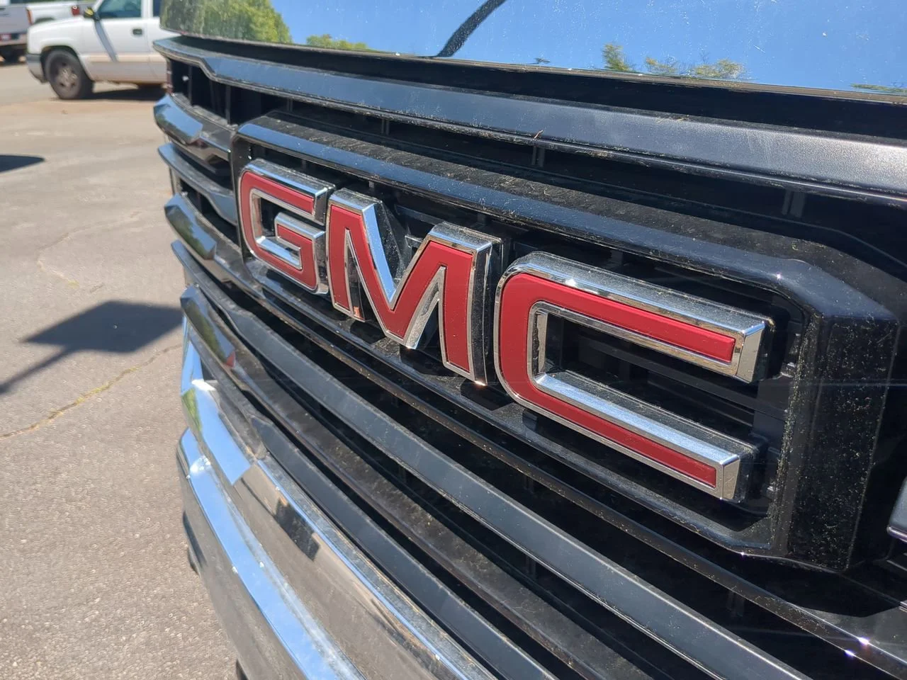 New 2026 Summit White GMC Pro image 29