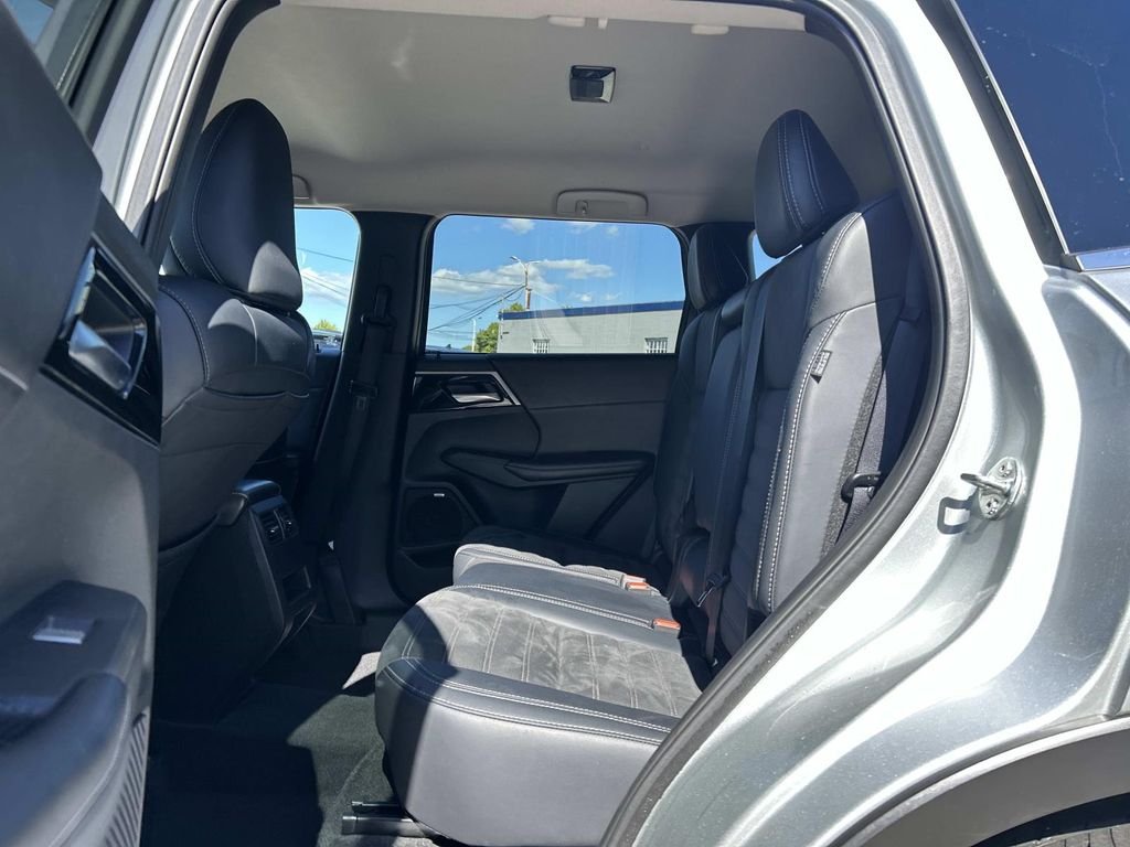Used 2025 Silver Mitsubishi SE image 16