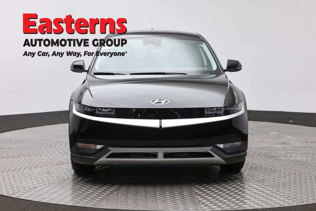 Used 2024 Black Hyundai SEL image 2