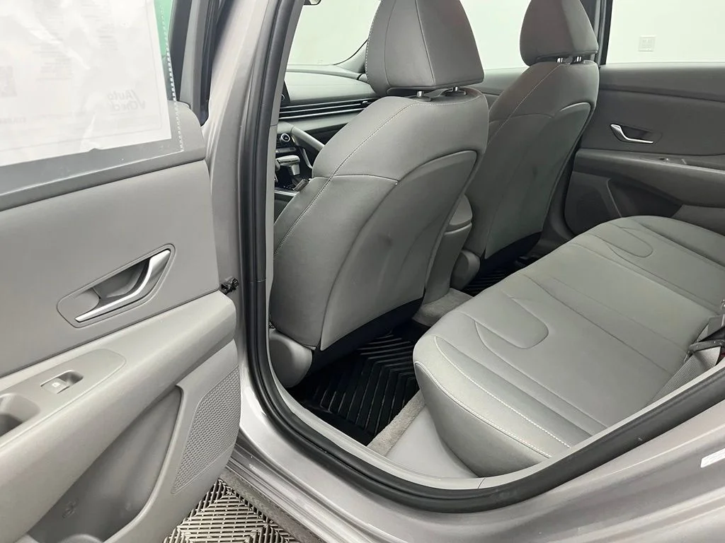 Used 2023 Silver Hyundai SEL image 36