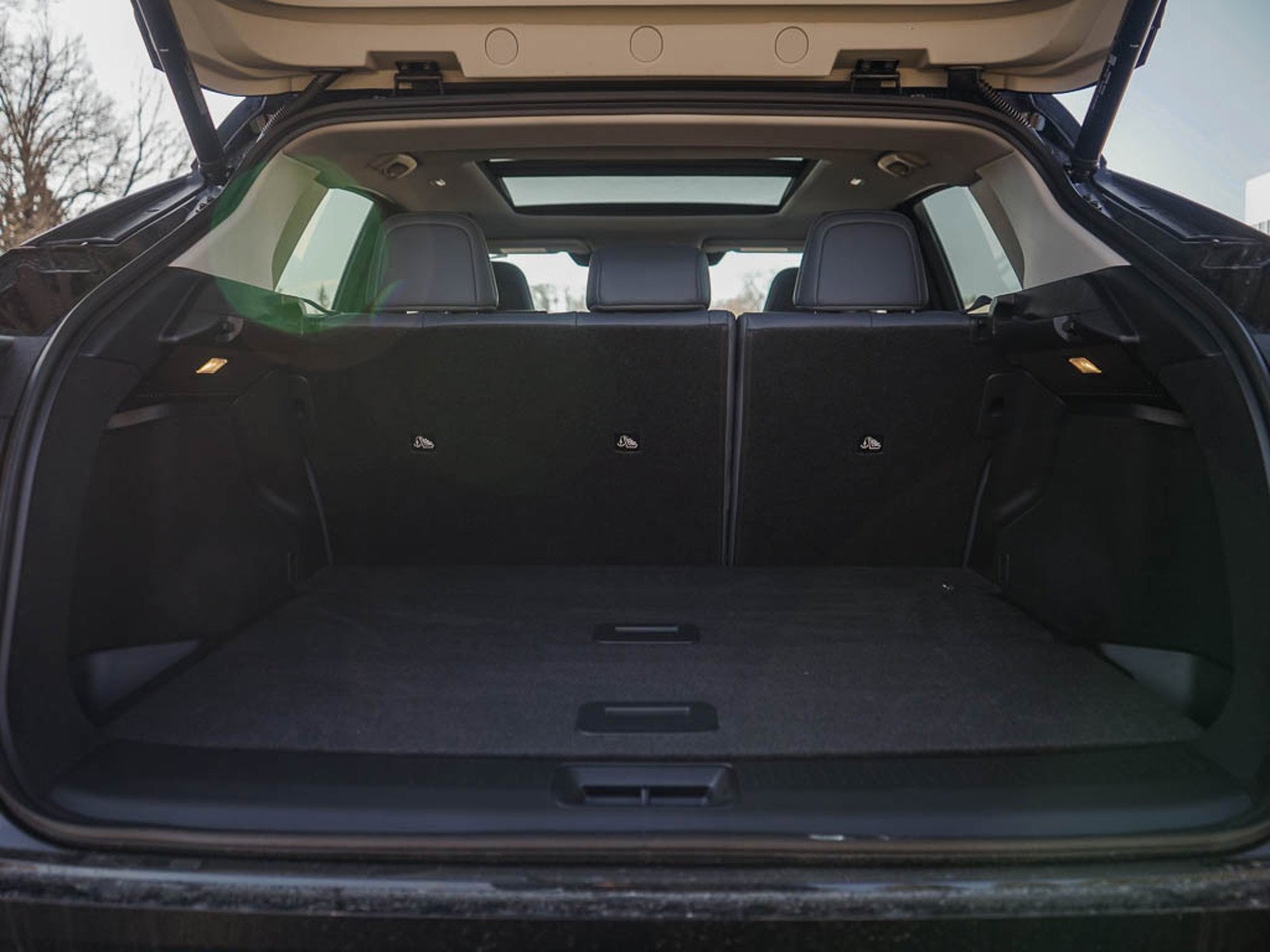 2025 Nissan ARIYA Platinum+ - Photo 8