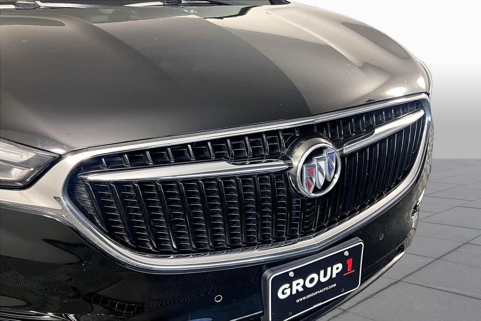 Used 2018 Ebony Twilight Metallic Buick Premium image 27