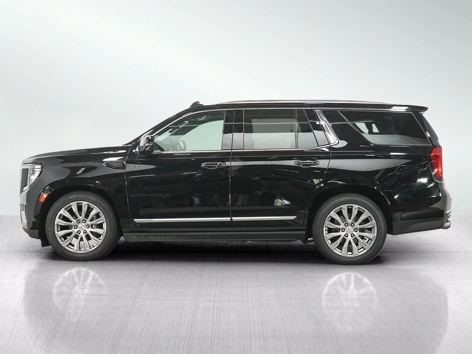 Used 2022 GMC Yukon Denali with VIN 1GKS2DKL2NR218031 for sale in Bloomington, Minnesota