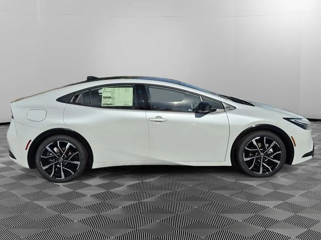 New 2026 Wind Chill Pearl <sup>1</sup> Toyota  XSE Premium image 6