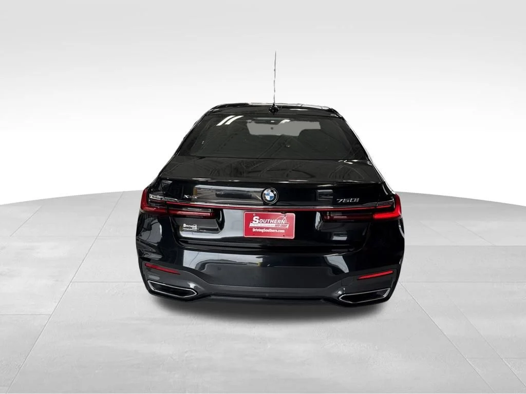Used 2022 Black BMW 750i xDrive image 4