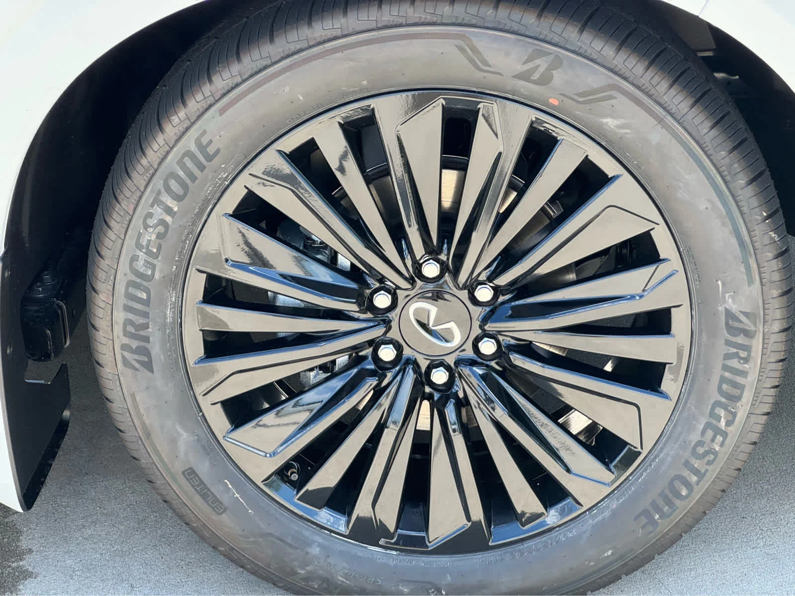 New 2026 RADIANT WHITE INFINITI Luxe 2WD image 7