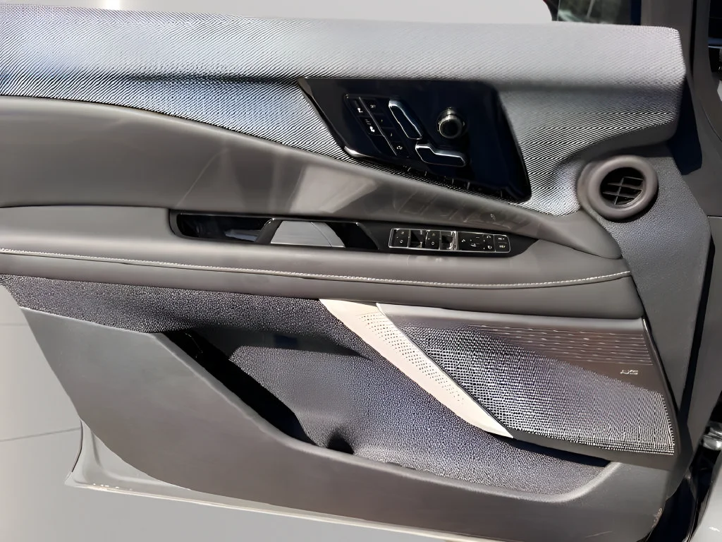 2027 Cadillac OPTIQ Sport - Photo 20