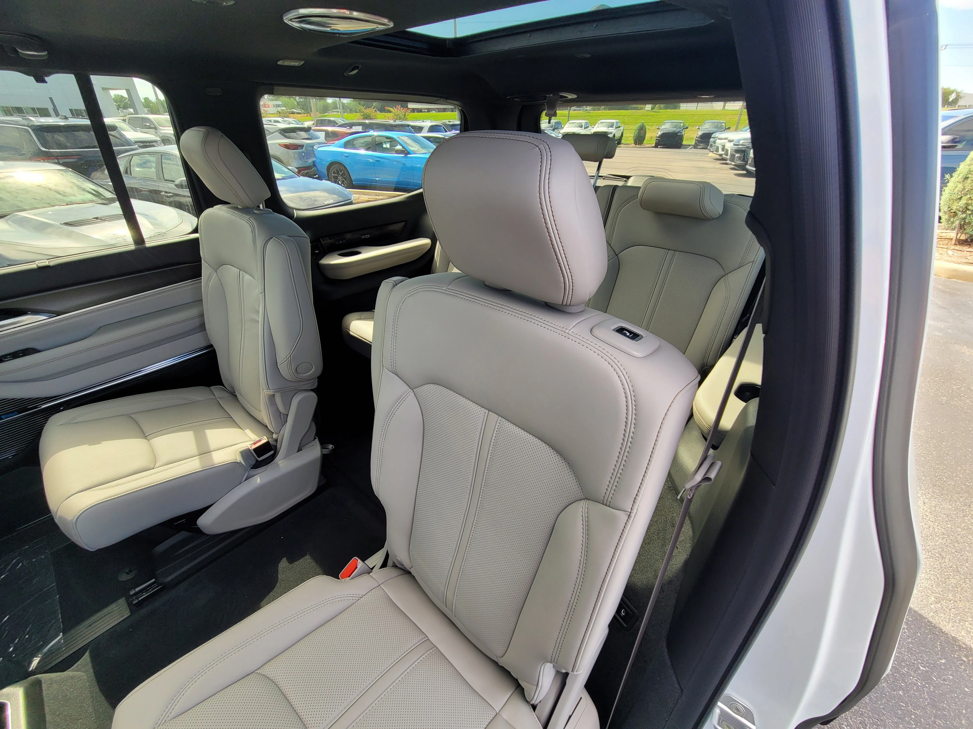 New 2026 Bright White Clearcoat Jeep Summit Obsidian image 11