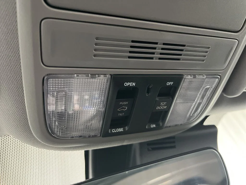 Used 2022 White Honda EX-L image 18