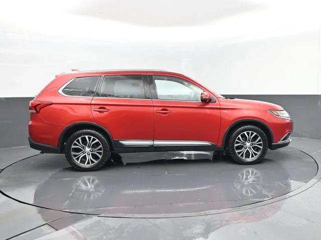 Used 2018 Red Mitsubishi GT image 4