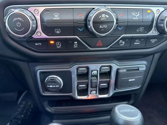 Used 2020 Gray Jeep Sport image 22