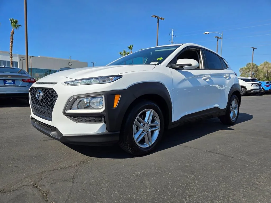 Used 2021 Lunar White Hyundai SE image 2