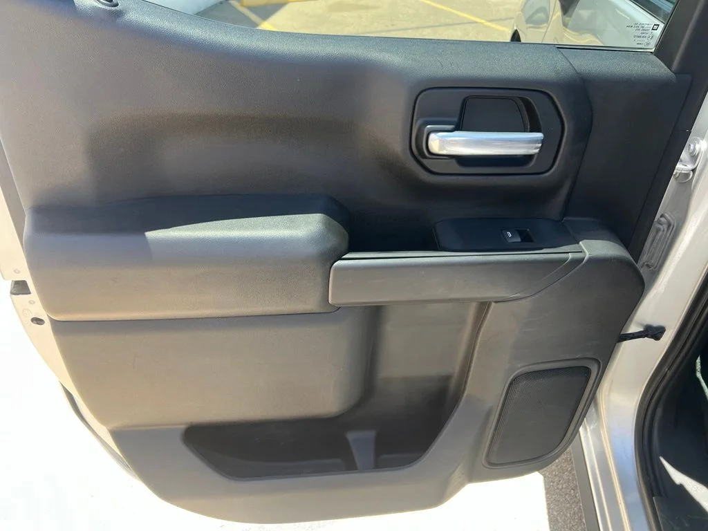 Used 2022 Silver Ice Metallic Chevrolet Custom image 19