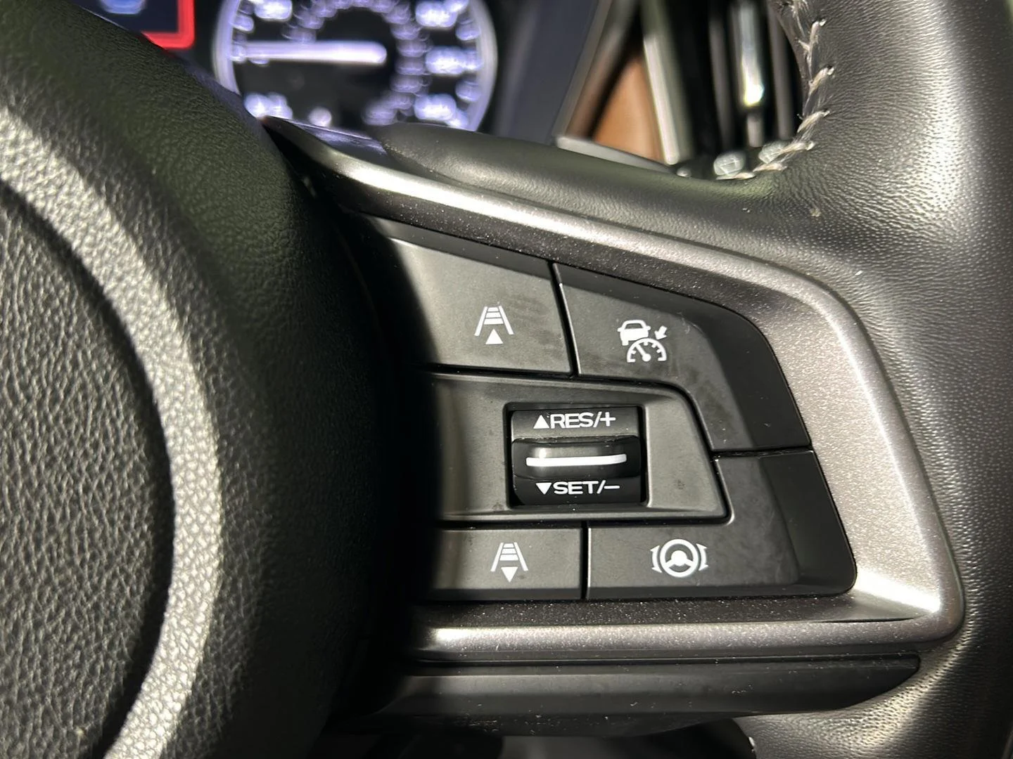 Used 2022 Crystal White Pearl Subaru Touring image 24