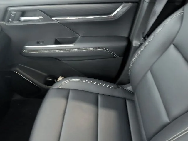 Used 2025 Red GMC Elevation image 17