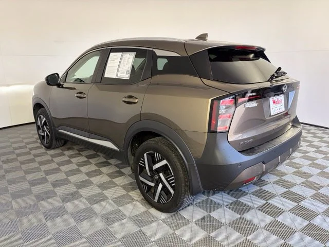 Used 2025 Brown Nissan SV image 5