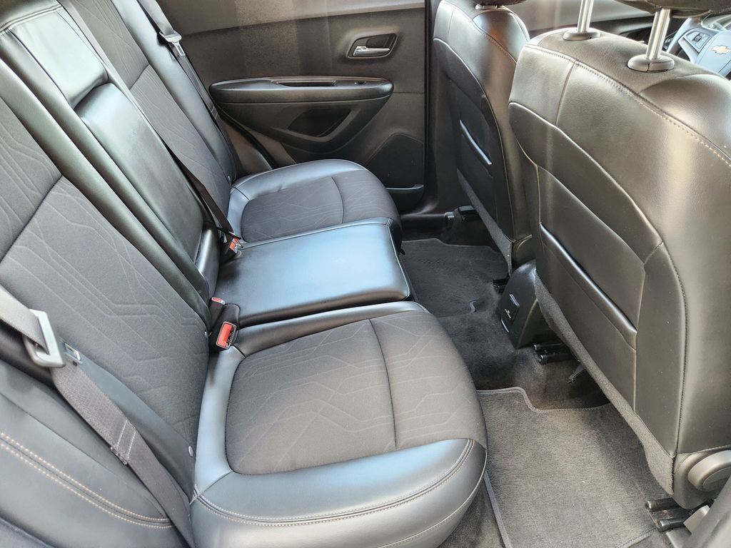 Used 2022 Summit White Chevrolet LT image 33