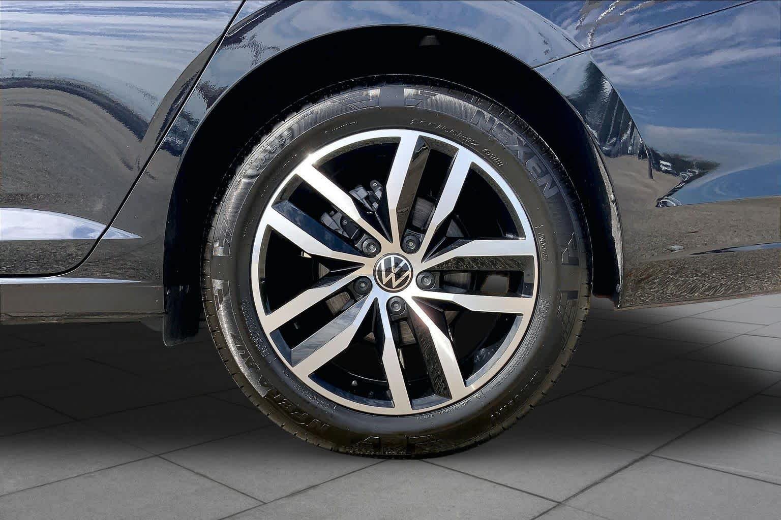 Used 2026 Deep Black Pearl Volkswagen SE image 11